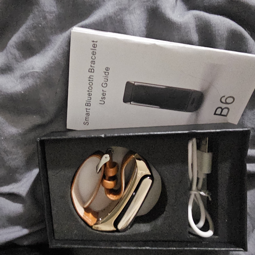 Smart Bluetooth Bracelet in Gold and Black